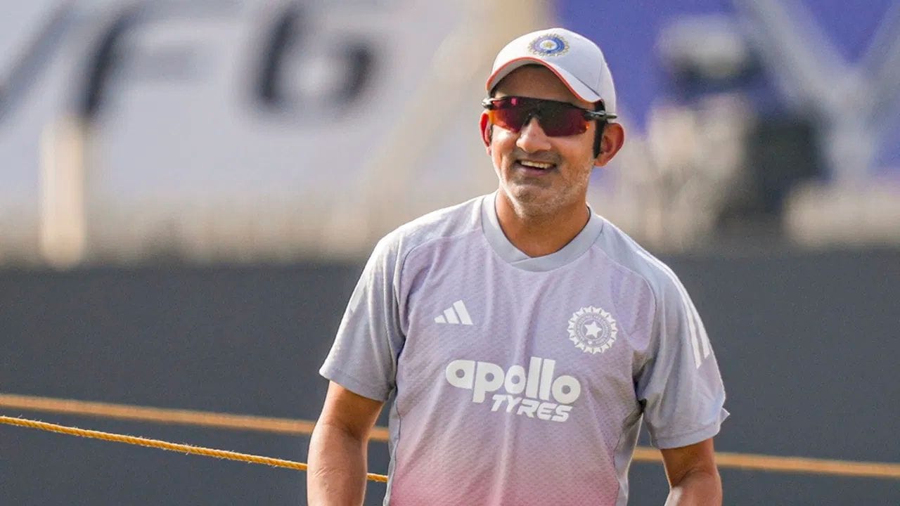 2007 ના પ્રથમ T20 વર્લ્ડ કપથી લઈને 2026 ના દસમા T20 વર્લ્ડ કપ સુધી ગૌતમ ગંભીરનું ભારતીય ક્રિકેટ સાથે કનેક્શન એક પ્રેરણાદાયી સફર છે. ખેલાડીથી કોચ સુધીની તેમની યાત્રા બતાવે છે કે સમર્પણ અને દેશપ્રેમ હોય તો સમય ક્યારેય અવરોધ બની શકતો નથી. ટીમ ઇન્ડિયાની સફળતાઓમાં તેનો ફાળો સદાય સ્મરણિય રહેશે. (PC: PTI/X)