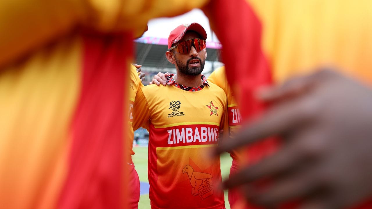 ઝિમ્બાબ્વેના કેપ્ટન સિકંદર રઝાએ શ્રીલંકા સામે 39 વર્ષ અને 301 દિવસની ઉંમરે આ પ્લેયર ઓફ ધ મેચનો એવોર્ડ જીત્યો હતો. આ સાથે તે કેપ્ટન તરીકે ICC ટૂર્નામેન્ટમાં સૌથી મોટી ઉંમરે પ્લેયર ઓફ ધ મેચ એવોર્ડ જીતનાર ખેલાડીઓની યાદીમાં પ્રથમ સ્થાને પહોંચી ગયો છે. 