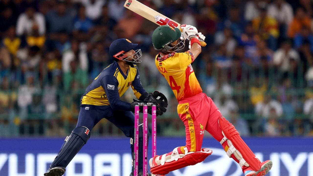 ઝિમ્બાબ્વેના કેપ્ટન સિકંદર રઝાએ ટી20 વર્લ્ડ કપ 2026માં શ્રીલંકા સામેની મેચમાં શાનદાર પ્રદર્શન કર્યું હતું. આ મેચમાં તેણે 26 બોલમાં 45 રનની તોફાની ઇનિંગ રમી હતી, જેમાં તેણે બે ચોગ્ગા અને ચાર છગ્ગા ફટકાર્યા હતા.