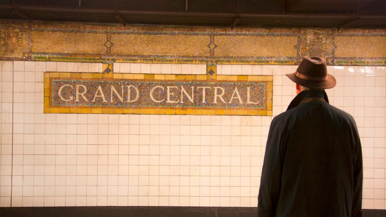 આ સ્ટેશનમાં રેસ્ટોરાં, દુકાનો, ફૂડ બજાર અને એકાંત-શાંત ખૂણાઓ પણ છે. ઘણા સ્થાનિક લોકો દરરોજ અહીંથી પસાર થાય છે. કેટલાક લોકો તેની પ્રખ્યાત છતને નિહાળવા માટે રોકાય છે, તો કેટલાક લોકો જાણીતી ઘડિયાળ નીચે મિત્રોને મળે છે. ભીડભાડ હોવા છતાં આ જગ્યા ખાનગી અને પોતાની હોય તેવું લાગે છે.