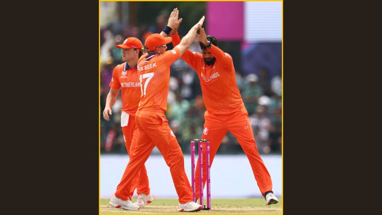 મેચ દરમિયાન એક સમયે જ્યારે પાકિસ્તાની બેટ્સમેનો મજબૂત સ્થિતિમાં હતા, ત્યારે આર્યન દત્તે પોતાની શાનદાર બોલિંગથી નેધરલેન્ડ્સની જીતની આશા જીવંત કરી હતી. આર્યન દત્તે પાકિસ્તાનના આક્રમક બેટ્સમેન સાઈમ અયુબને વાન ડેર મરવેના હાથે કેચ કરાવીને 24 રને આઉટ કર્યો હતો. ત્યારબાદ, તેણે પાકિસ્તાની કેપ્ટન સલમાન આઘાને પણ લેવિટના હાથે કેચ કરાવીને માત્ર 12 રને પેવેલિયન ભેગો કર્યો હતો. આ બે મહત્વની વિકેટો ઝડપીને આર્યન દત્તે નેધરલેન્ડ્સ માટે જીતનો માર્ગ ખોલ્યો હતો અને મેચમાં રોમાંચ લાવી દીધો હતો. જો કે, અંતમાં નસીબે પાકિસ્તાનનો સાથ આપ્યો અને તેઓ આ રસાકસી ભરી મેચ જીતવામાં સફળ રહ્યા હતા.  