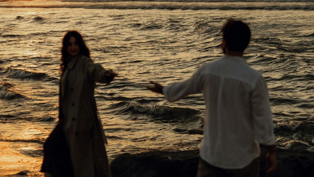 ગર્લફ્રેન્ડનું ભાડું તેમના અનુભવ અને બુકિંગના હેતુ પર આધાર રાખે છે. જાપાનમાં પ્રતિ કલાક ચાર્જ સામાન્ય રીતે 4,000 યેન (લગભગ રૂ. 2,500) થી 10,000 યેન (લગભગ રૂ. 6,300) સુધી હોય છે. દૈનિક ભાડું 30,000 થી 50,000 યેન સુધી જઈ શકે છે. આ ઉપરાંત મુસાફરી, ફિલ્મ ટિકિટ, ભોજન અને અન્ય ખર્ચ ક્લાયન્ટને અલગથી ચૂકવવા પડે છે.