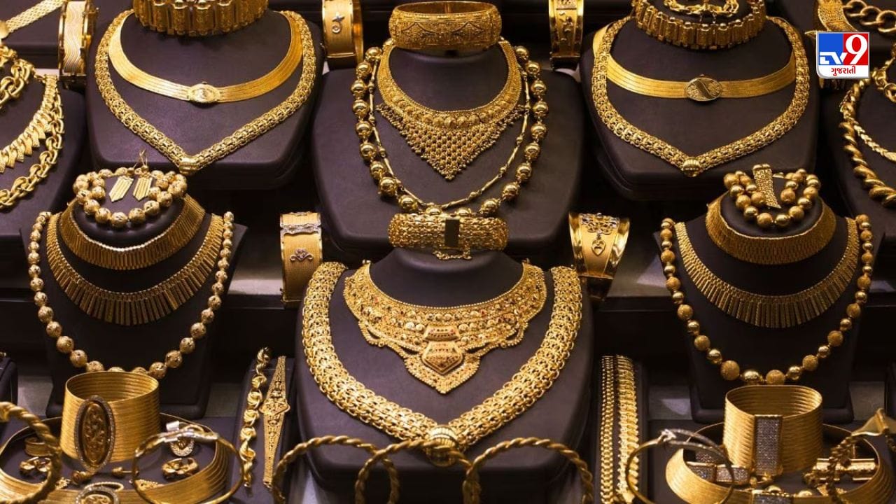 કોલકાતામાં 24 કેરેટ 10 ગ્રામ સોનાનો ભાવ ₹1,54,190 છે અને 22 કેરેટનો ભાવ ₹1,41,340 છે. ચેન્નાઈમાં 24 કેરેટ 10 ગ્રામ સોનાનો ભાવ ₹1,55,230 છે અને 22 કેરેટનો ભાવ ₹1,42,290 છે.
