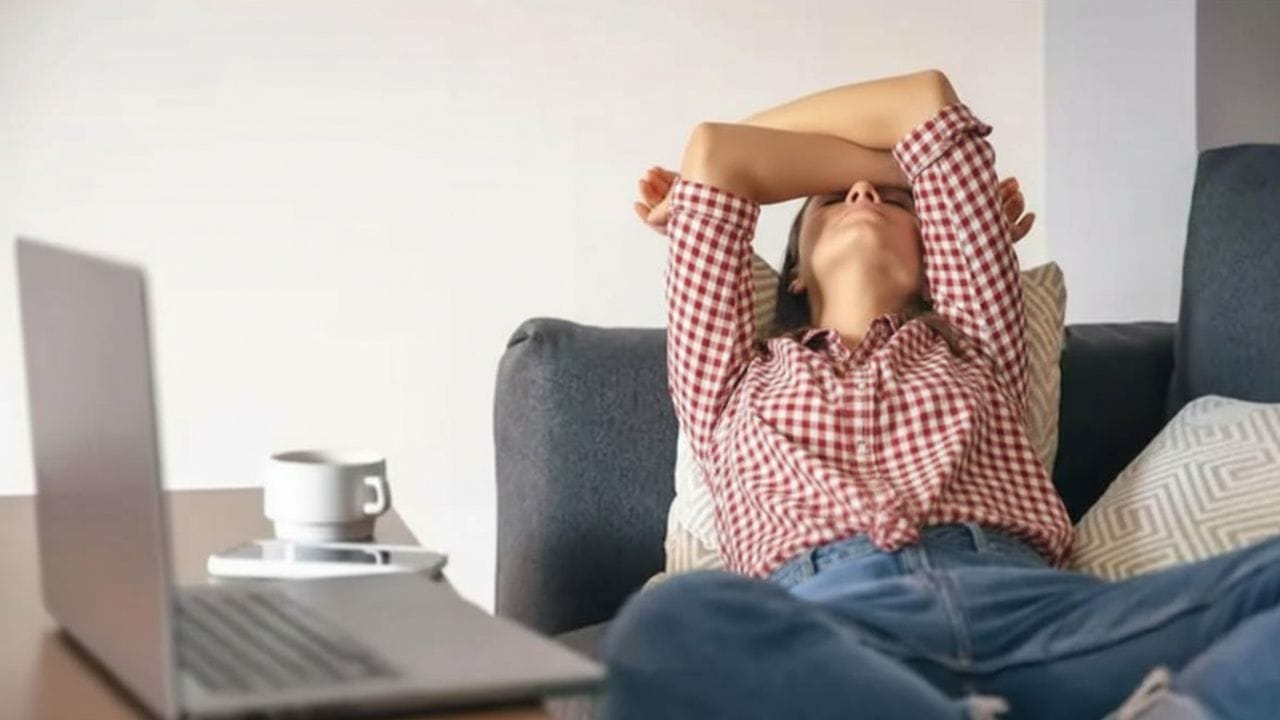 આ ઉપરાંત, જો નાની અમથી ઈજા કે ઘા રૂઝાવામાં અઠવાડિયાનો સમય લાગે, કોઈ પણ પ્રયત્ન વગર અચાનક વજન ઘટવા લાગે અથવા હાથ-પગમાં કીડીઓ ચાલતી હોય તેવી ઝણઝણાટી કે સુન્નતા અનુભવાય, તો આ તમામ સંકેતો લોહીમાં સુગરનું પ્રમાણ વધ્યું હોવાનું અને નસો પર તેની નકારાત્મક અસર દર્શાવે છે.