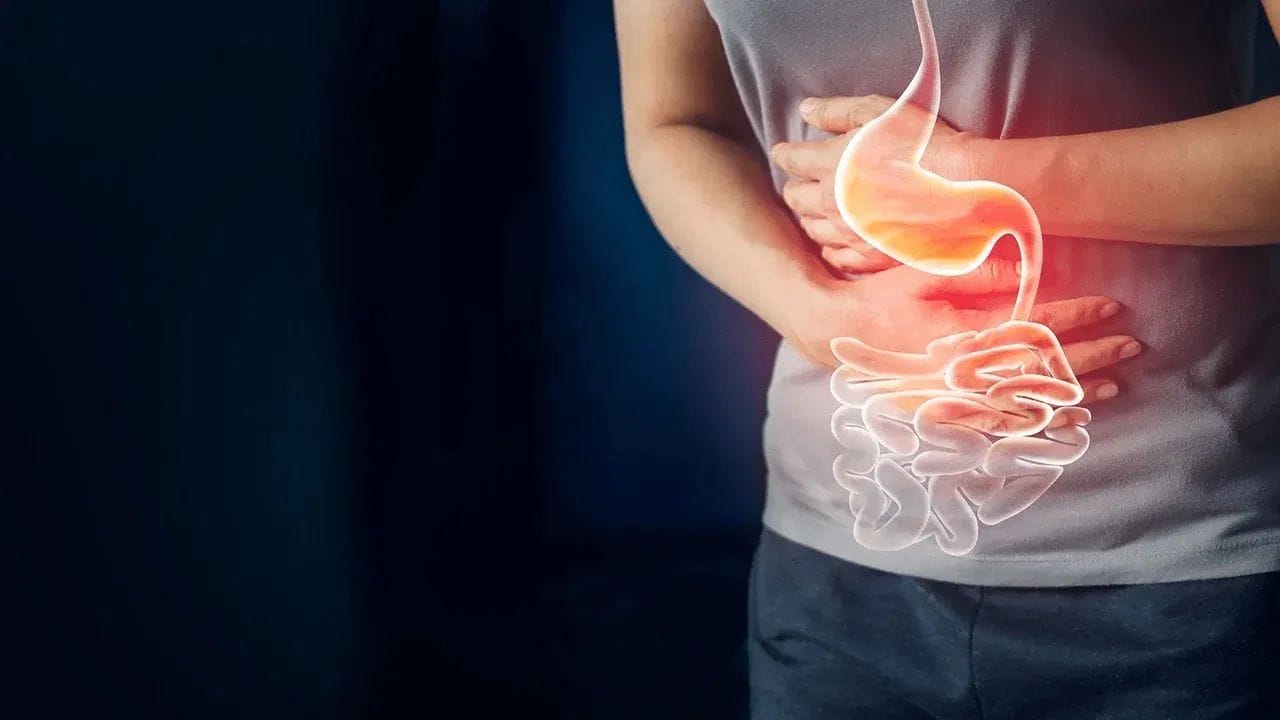 આવી સ્થિતિમાં, ગેસથી છુટકારો મેળવવા માટે લોકો દવાઓનો સહારો લે છે પરંતુ દરરોજ દવાઓ લેવાથી આપણા લિવર અને કિડની પર ખરાબ અસર પડે છે. આથી, રસોડામાં રાખેલી કેટલીક વસ્તુઓની મદદથી તમે ગેસની સમસ્યાથી રાહત મેળવી શકો છો.