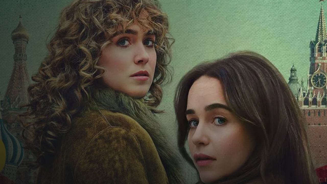 એરટેલ એક્સસ્ટ્રીમ પ્લે પર પોનીઝ સીરિઝ ઓનલાઇન HD માં જોઈ શકો છો. ponies કુલ 8 એપિસોડ છે.જેમાં આઠેય એપિસોડ એકસાથે રિલીઝ થયા છે.1970ના દાયકામાં મોસ્કોમાં, અમેરિકન દૂતાવાસના બે સચિવો તેમના પતિઓની હત્યા બાદ સીઆઈએના કાર્યકર્તા બને છે, જેનાથી  પાછળ યુદ્ધના કાવતરાનો પર્દાફાશ થાય છે. આ સીરિઝ તમે જિયો હોસ્ટર તેમજ એરટેલ એક્સસ્ટ્રીમ પર જોઈ શકો છો.