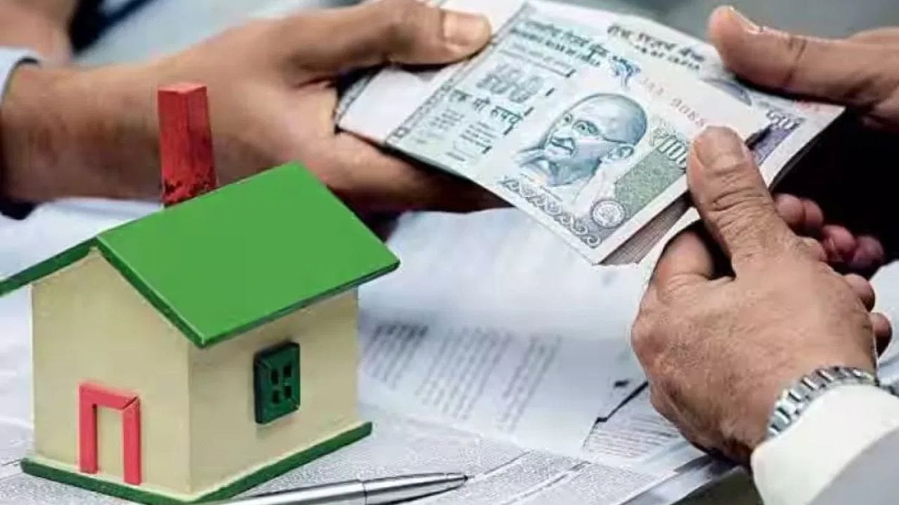 મોટાભાગના લોકો એવું વિચારે છે કે, એક દિવસના વિલંબથી પણ CIBIL સ્કોર ઘટી જશે પરંતુ એવું નથી. બેંકો સામાન્ય રીતે ત્યાં સુધી ક્રેડિટ બ્યુરોને રિપોર્ટ કરતી નથી, જ્યાં સુધી વિલંબ 30 દિવસથી વધુ ન થાય. જો તમે મહિનો પૂરો થતા પહેલા ચુકવણી કરી દો છો, તો અવારનવાર ક્રેડિટ સ્કોર પર કોઈ અસર પડતી નથી.