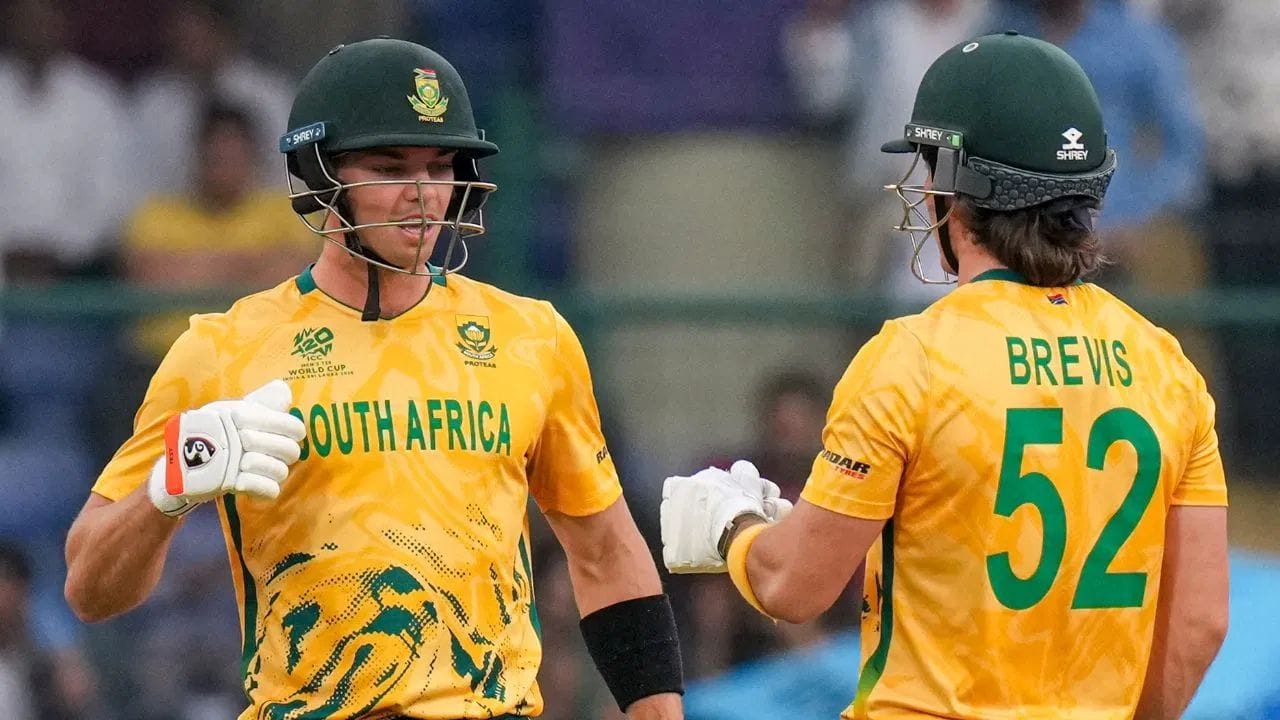 હકીકતમાં, 2026 T20 વર્લ્ડ કપમાં દક્ષિણ આફ્રિકા એકમાત્ર એવી ટીમ છે જેનો એક પણ બેટ્સમેન શૂન્ય (0) પર આઉટ થયો નથી. અન્ય ટીમોના બેટ્સમેનો એક અથવા વધુ વાર શૂન્ય પર આઉટ થયા છે. 