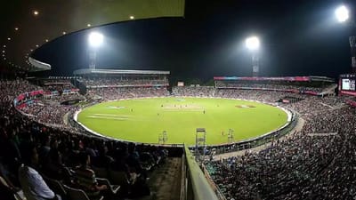 કોલકાતાના ઐતિહાસિક ઈડન ગાર્ડન્સ સ્ટેડિયમે તેના લાંબા ઇતિહાસમાં ઘણી યાદગાર અને મહત્વપૂર્ણ મેચો જોઈ છે. ટેસ્ટ ક્રિકેટથી લઈને ODI અને T20 વર્લ્ડ કપ સુધી કેટલીક સૌથી યાદગાર મેચો અહીં રમાઈ છે. 