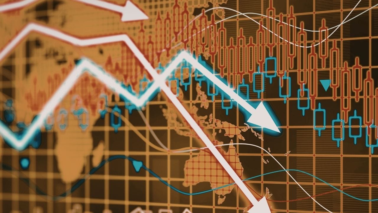 Geojit Investmentsના મુખ્ય રોકાણ વ્યૂહરચનાકાર V K Vijayakumar એ મીડિયાને જણાવ્યું હતું કે નિફ્ટી હાલમાં FY27ની અંદાજિત કમાણીના લગભગ 20 ગણા પર ટ્રેડ થઈ રહ્યો છે, જ્યારે NSE મિડકેપ અને સ્મોલકેપ સૂચકાંકો અનુક્રમે 28 અને 24 ગણા પર છે. તેમના કહેવા મુજબ, આ સ્થિતિ સમજદાર અને લાંબા ગાળાના રોકાણકારો માટે તક પણ બની શકે છે. (નોંધ : અહીં આપવામાં આવેલી માહિતી ફક્ત આપની જાણકારી માટે છે. કોઈ પણ રોકાણ કરવા પહેલા નિષ્ણાંતોની સલાહ લેવી જરૂરી છે.)