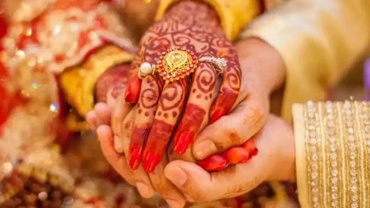 હિમાચલ પ્રદેશની હટ્ટા જાતિમાં આ પ્રકારની લગ્ન પ્રથા આજે પણ અમુક વિસ્તારોમાં ચાલુ છે. સ્થાનિક ભાષામાં આ લગ્નોને “જાજદા લગ્ન” તરીકે ઓળખવામાં આવે છે. સિરમૌર જિલ્લા ઉપરાંત, જૌંસર-બાવર (ઉત્તરાખંડ) અને કિન્નૌર વિસ્તારમાં પણ આવી પરંપરા historically જોવા મળે છે.