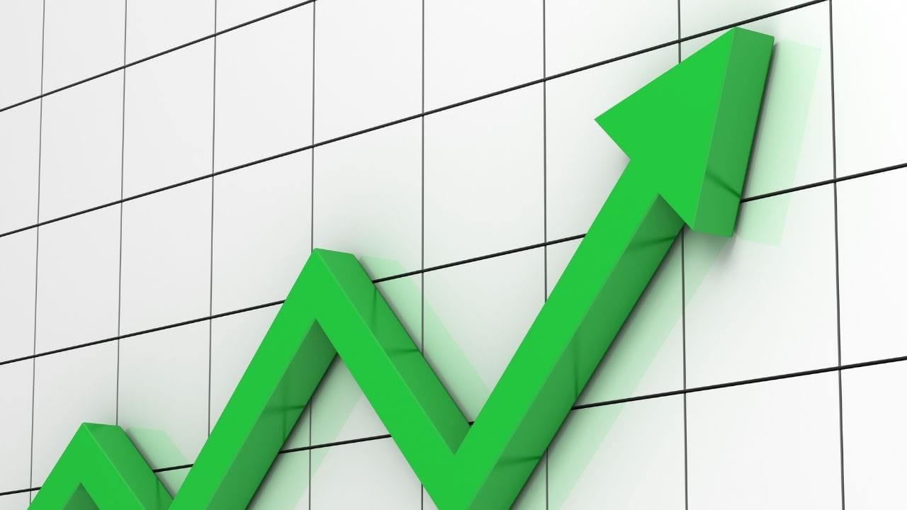 રોકાણમાં જોખમ એક મહત્વપૂર્ણ પરિબળ છે. મ્યુચ્યુઅલ ફંડ મુખ્યત્વે ત્રણ પ્રકારના હોય છે: ઇક્વિટી ફંડ, હાઇબ્રિડ ફંડ અને ડેટ મ્યુચ્યુઅલ ફંડ. જો તમે શેરબજારના સીધા જોખમથી દૂર રહેવા માંગતા હો, તો ડેટ મ્યુચ્યુઅલ ફંડ તમારા માટે યોગ્ય વિકલ્પ બની શકે છે.