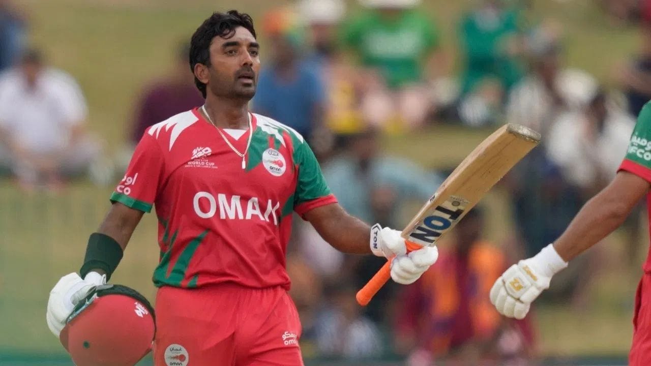 2026 નો T20 વર્લ્ડ કપ જે પણ જીતશે, આવનારા વર્ષો સુધી આ વર્લ્ડ કપ યાદ રહેશે. તેનું કારણ એસોસિએટ ટીમો અને તેમનું પ્રદર્શન છે. જ્યારે બધી એસોસિએટ ટીમો મોટા અપસેટ સર્જી શકી નથી, તેઓ કોઈને કોઈ રીતે ઇતિહાસ બનાવી રહ્યા છે. ઓમાનના એક બેટ્સમેને આવું જ કંઈક કર્યું છે.