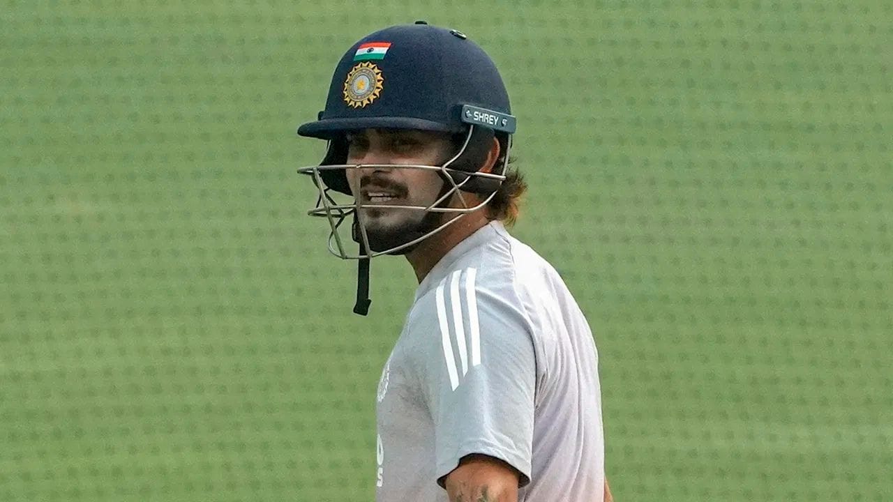 બુમરાહ અને વોશિંગ્ટન ફિટ થયા છે, ત્યારે ઓપનર અભિષેક શર્મા બીમારી છે. હવે, અભિષેકનો ઓપનિંગ પાર્ટનર ઈશાન કિશન ઘાયલ થયો છે. 