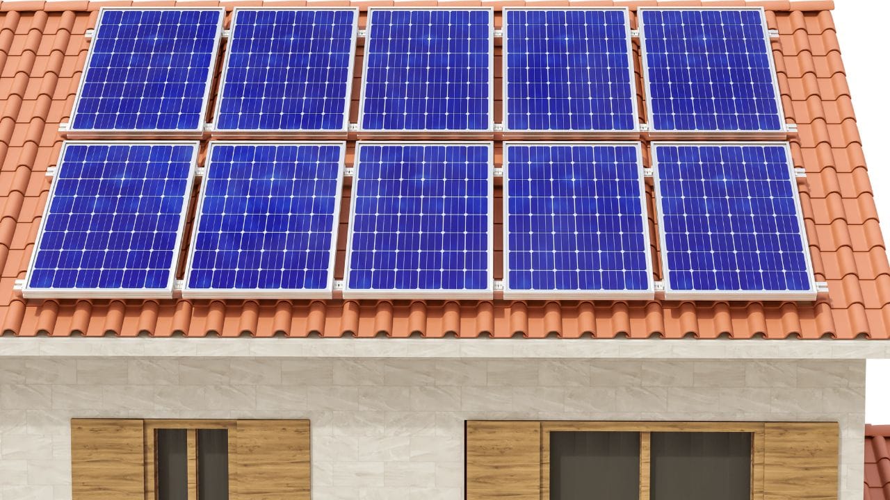 યોગ્ય સૂર્યપ્રકાશ મળ્યો હોય તો સિસ્ટમ દરરોજ આશરે 30 યુનિટ સુધી વીજ ઉત્પાદન કરી શકે છે એવો દાવો છે. આ ઉત્પાદન એક સામાન્ય પરિવારની દૈનિક જરૂરિયાતોને પૂર્ણ કરવા પૂરતું હોઈ શકે છે. દિવસ દરમિયાન ઉત્પન્ન થતી વીજળી સીધી જ ઘરગથ્થુ ઉપયોગમાં લઈ શકાય છે. વધારાની વીજળી નેટ મીટરિંગ દ્વારા ગ્રીડમાં મોકલી શકાય છે, જેના કારણે વીજળીના બિલમાં નોંધપાત્ર ઘટાડો શક્ય બને છે.