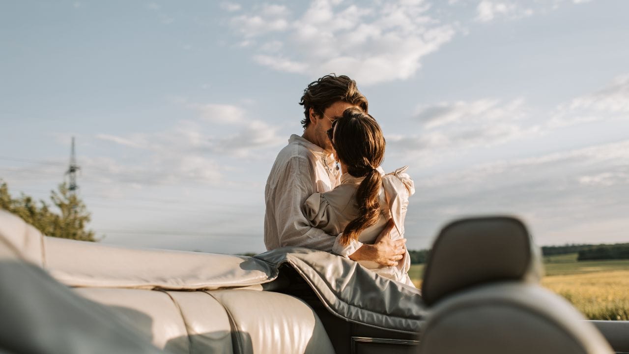 રક્તવાહિનીઓના વિસ્તરણ અને સુધારેલ રક્ત પરિભ્રમણના કારણે સ્નાયુઓના ખેંચાણમાં રાહત મળે છે. તેથી, પીરિયડ દરમિયાન થતો દુખાવો અથવા ક્રેમ્પ્સ Kiss દ્વારા થોડો ઓછો થઈ શકે છે.