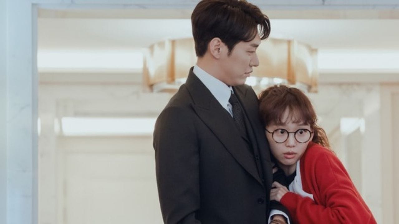 The Secret Life of My Secretary : આ છે એક હૈયાને સ્પર્શતી workplace love-story જેમાં CEO Do Min-ik એક અકસ્માત પછી ફેસ બ્લાઈન્ડનેસ અનુભવે છે અને માત્ર તેની સેક્રેટરી Jung Gal-heeને ઓળખે છે. આ અનોખા પરિસ્થિતિમાં કામની દ્રષ્ટિકોણથી પ્રેમ પહેલાથી વધારે મજબૂત બનતો જાય છે. હરપળ-વિચિત્ર મજાક, ડ્રામા અને કોમેડી વચ્ચે આ ડ્રામા દર્શકને યથાર્થ લાગણી સાથે જોડે છે જેને હિન્દી ડબિંગમાં ગમશે તેવા કઠણ મિથક મુખ્ય પાત્રોના કેમીસ્ટ્રીથી વધુ દ્રષ્ટિગોચર થાય છે. આમાં Season 1 અને કુલ Episodes 32 છે,