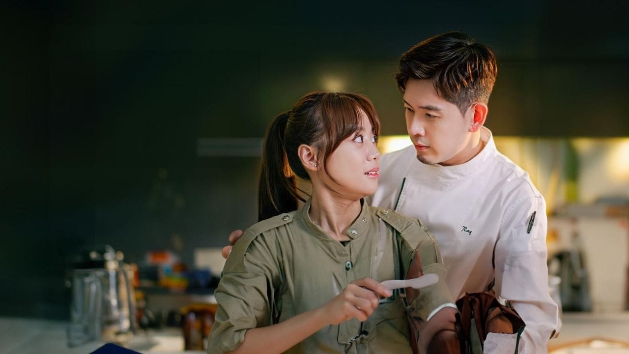 ‘Love at First Bite’ એક યુવા પેઢીને ધ્યાનમાં રાખીને બનાવાયેલ રોમાંટિક ડ્રામા છે. કોલેજ લાઈફ, ગેરસમજ અને મીઠી પ્રેમકથાની આસપાસ સ્ટોરી ફરે છે. Mike Angelo નું ચાર્મ અને Zhang Yuxi ની નિર્દોષ અભિનય આ સીરિઝને યુથ-ફ્રેન્ડલી બનાવે છે. કેમ્પસ રોમાન્સ પસંદ કરનારા માટે આ શ્રેષ્ઠ વિકલ્પ છે. આમાં Season 1 અને કુલ Episodes 20 છે, 