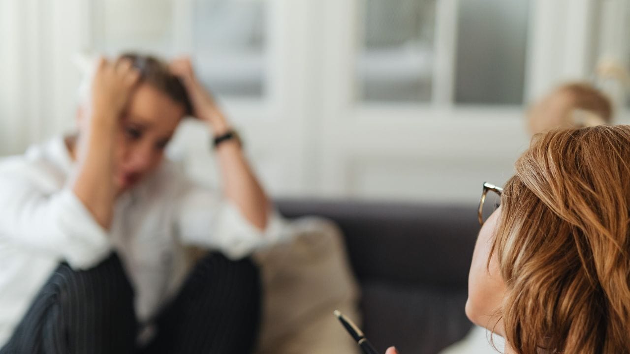 વર્કપ્લેસમાં હેરસમેન્ટ કેમ થાય છે? ઓફિસ અથવા કાર્યસ્થળ પર કર્મચારી પ્રત્યેનું કોઈપણ વર્તન જે તેમને અસ્વસ્થતા, અપમાન અથવા ડર અનુભવે છે તે કાર્યસ્થળ પર પજવણી છે.