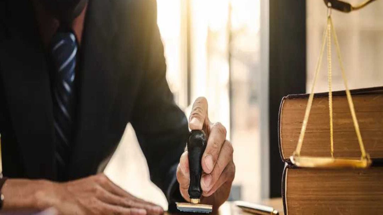 બેન્ચે જામીન અરજી ફગાવી દીધી હતી, અને કહ્યું હતું કે આરોપોની પ્રકૃતિ અને તપાસ દરમિયાન એકત્રિત થયેલા પુરાવાઓને ધ્યાનમાં રાખીને તે રાહત આપવા માટે તૈયાર નથી.