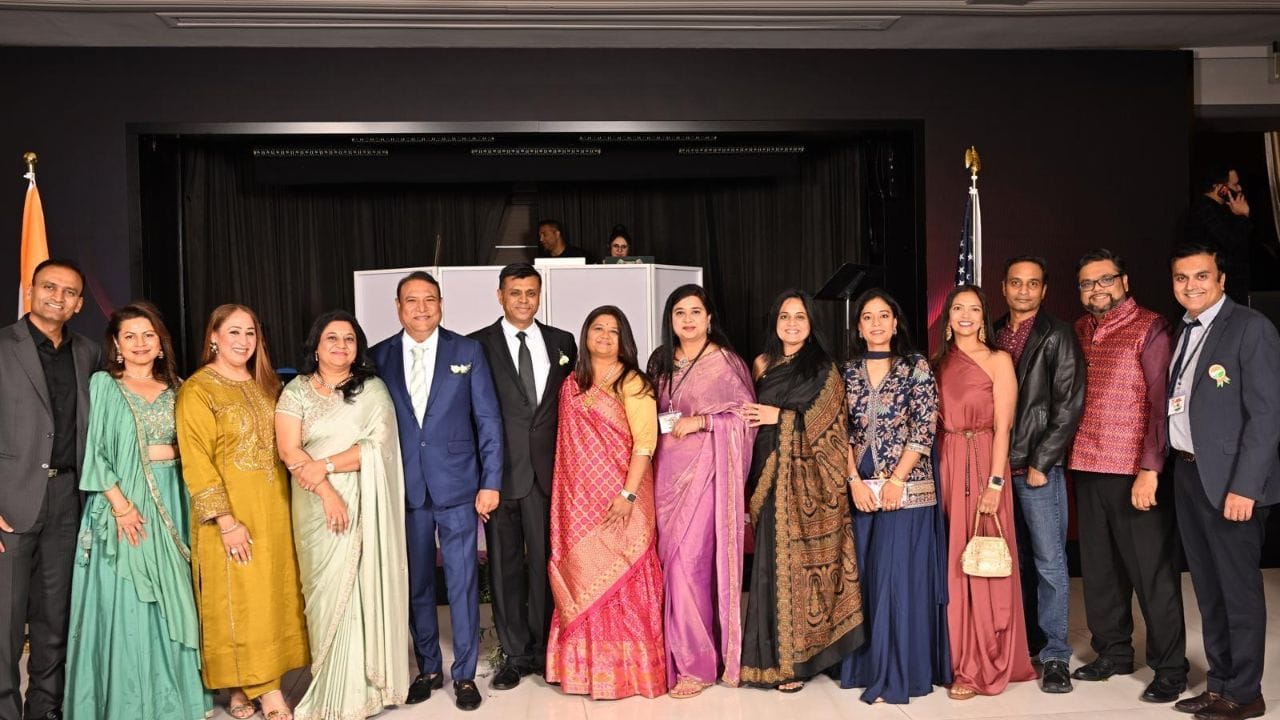 લગભગ 500 થી વધુ મહેમાનો (VIPs અને સેલિબ્રિટીઝ સહિત) આ કાર્યક્રમમાં હાજર રહ્યા હતા. કાર્યક્રમ દરમિયાન પ્રજાસત્તાક દિવસનું મહત્વ સમજાવતા સંબોધનો આપવામાં આવ્યા હતા અને ભારતના વિકાસ, એકતા તથા વૈવિધ્યતાની પ્રશંસા કરવામાં આવી હતી.