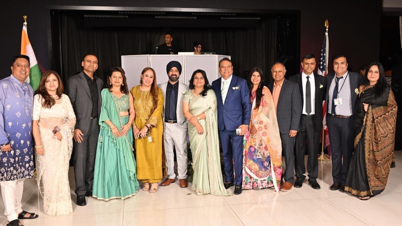 આ પ્રસંગે અનેક પ્રતિષ્ઠિત મહેમાનો ઉપસ્થિત રહ્યા હતા, જેમાં મુખ્યત્વે... ડંકન સિંહ, મેયર ઓફ સેક્રામેન્ટો (કેલિફોર્નિયા), મિસ્ટર જોન શાહ, સિનિયર ઓફિસર – LAPD ડિસ્ટ્રિક્ટ 46, સ્કોટ શ્મેરેલસન, લોસ એન્જલસ યુનિફાઇડ સ્કૂલ ડિસ્ટ્રિક્ટના બોર્ડ સભ્ય, મનપ્રીત સંધુ, બિઝનેસ લીડર, Nithya Raman, લોસ એન્જલસ સિટી કાઉન્સિલ સભ્ય, મિસ્ટર જોન લી, કાઉન્સિલ મેમ્બર – ડિસ્ટ્રિક્ટ 12, મિસ્ટર Brad Sheramn, યુ.એસ. કોંગ્રેસમેન, ડૉ. કે.જે. શ્રીનિવાસા, લોસ એન્જલસ સ્થિત ભારતીય કાઉન્સલ જનરલ શામેલ રહ્યા હતા.