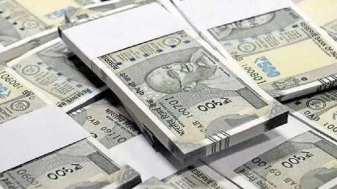 ભારતીય ચલણી નોટો સંબંધિત તમામ નિયમો ભારતીય રિઝર્વ બેંક અધિનિયમ, 1934 હેઠળ આવે છે. આ કાયદાની કલમ 22 મુજબ, દેશમાં ચલણી નોટો જારી કરવાનો સંપૂર્ણ અધિકાર ફક્ત RBI પાસે જ છે.