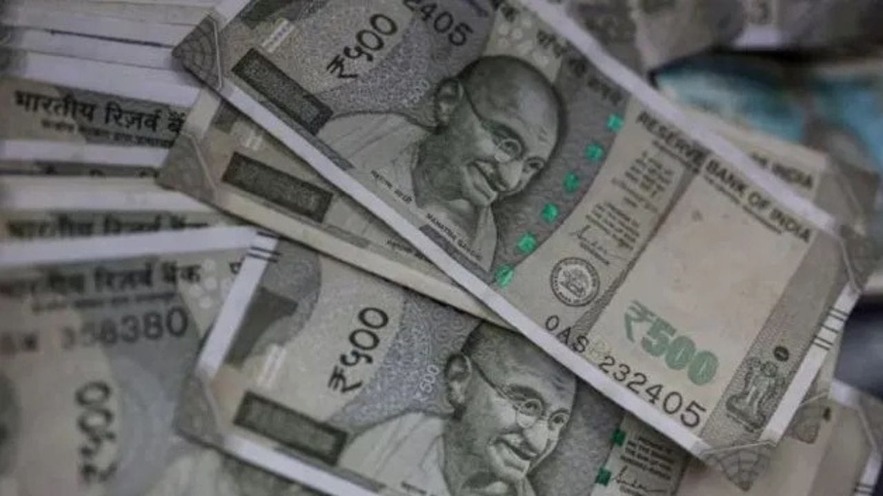 આ ઉપરાંત, જો RBI ચલણી નોટોની ડિઝાઇનમાં ફેરફાર કરવાનો નિર્ણય લે છે, તો તેને અધિનિયમની કલમ 25 હેઠળ કેન્દ્ર સરકારની મંજૂરી લેવી ફરજિયાત છે. કેન્દ્ર સરકારની સંમતિ બાદ જ ચલણમાં કોઈપણ પ્રકારનો ફેરફાર અમલમાં મૂકી શકાય છે.