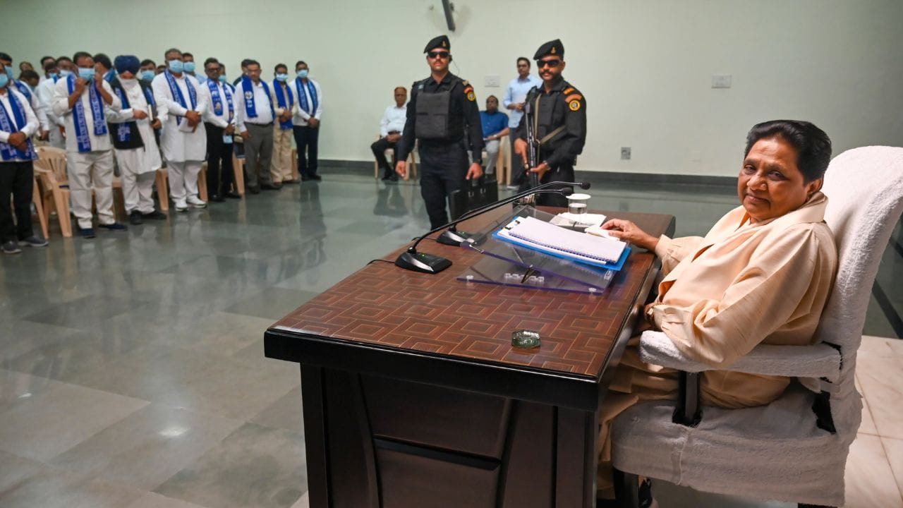 1984માં જ્યારે તેમણે બહુજન સમાજ પાર્ટી (BSP)ની સ્થાપના કરી ત્યારે કાંશી રામે તેમને તેમની ટીમના સભ્ય તરીકે સામેલ કર્યા. 1989માં માયાવતી પહેલી વાર સંસદમાં ચૂંટાયા હતા.