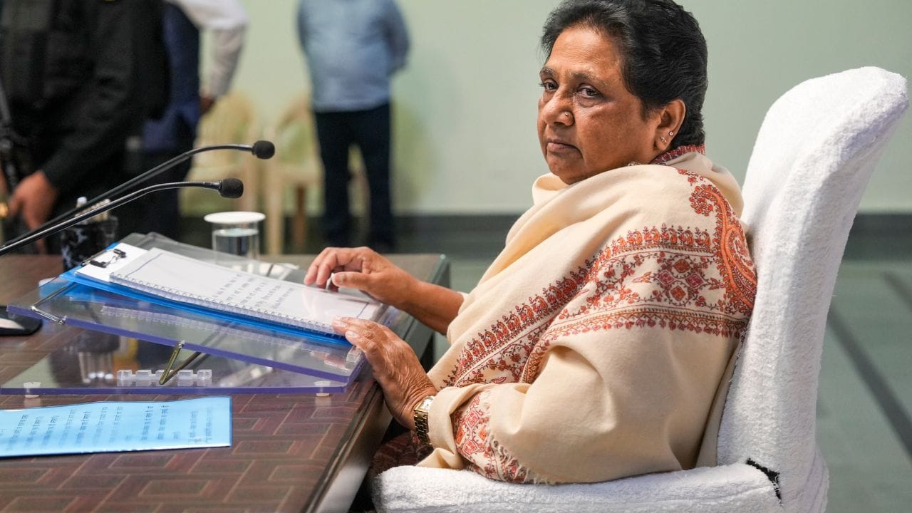 1989માં તેઓ પહેલી વાર ઉત્તર પ્રદેશની બિજનૌર લોકસભા બેઠક પરથી સંસદ સભ્ય બન્યા. ત્યારબાદ 1998માં તેમણે અકબરપુર બેઠક પરથી 12મી લોકસભા ચૂંટણી જીતી. 1999 અને 2004માં તેમણે લોકસભા ચૂંટણી પણ જીતી.