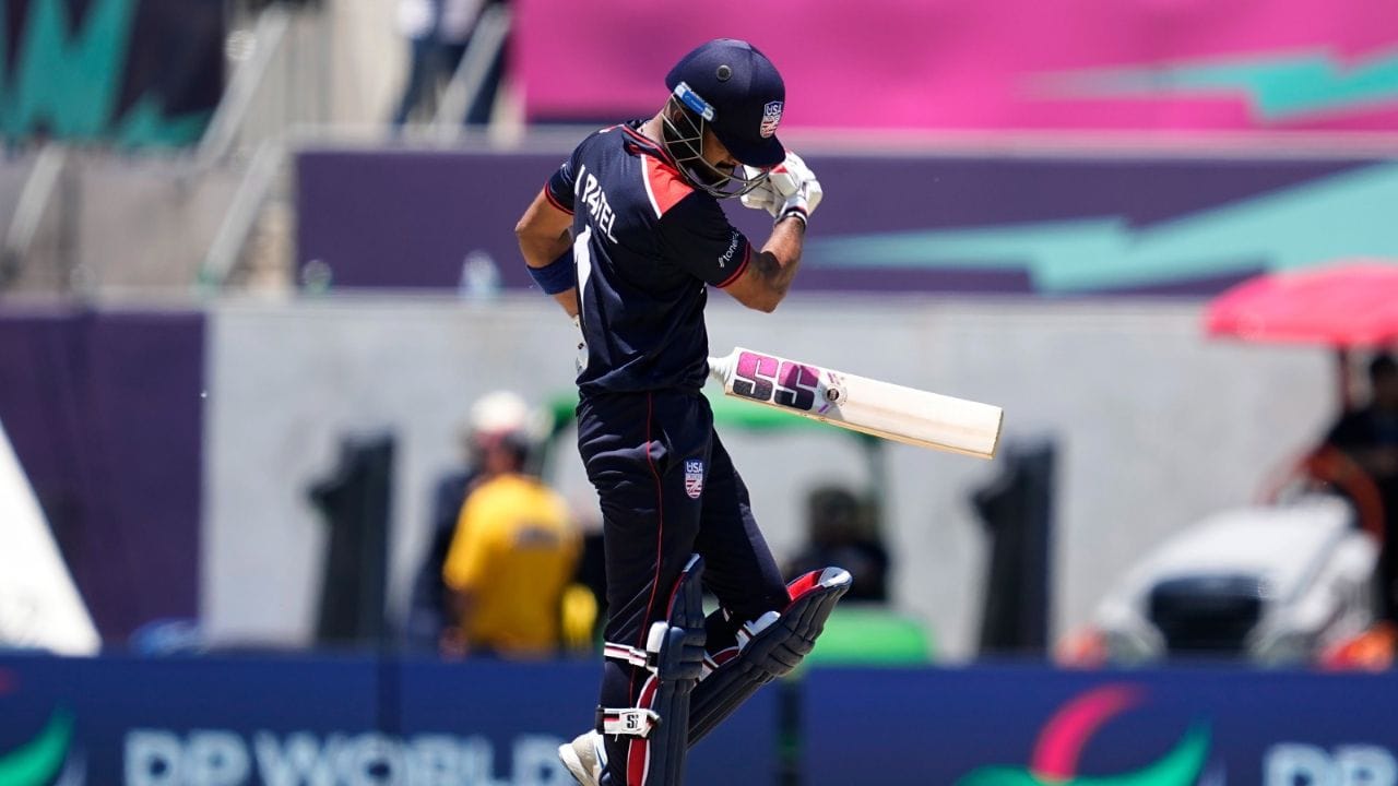 દિલીપભાઈ પટેલના પુત્ર મોનાંક પટેલનો જન્મ 1 મે 1993ના રોજ ગુજરાતના આણંદ શહેરમાં થયો હતો. ક્રિકેટમાં રસ ધરાવતા મોનાંક પટેલે ગુજરાત તરફથી અંડર-16 અને અંડર-18 કેટેગરીમાં પ્રતિનિધિત્વ કર્યું હતું. વર્ષ 2010માં તેમને અમેરિકનનું ગ્રીન કાર્ડ મળ્યું અને બાદમાં 2016માં તેઓ કાયમી વસવાટ માટે યુનાઇટેડ સ્ટેટ્સ ગયા, જ્યાં ન્યુ જર્સીમાં સ્થાયી થયા. ( Credits: instagram )