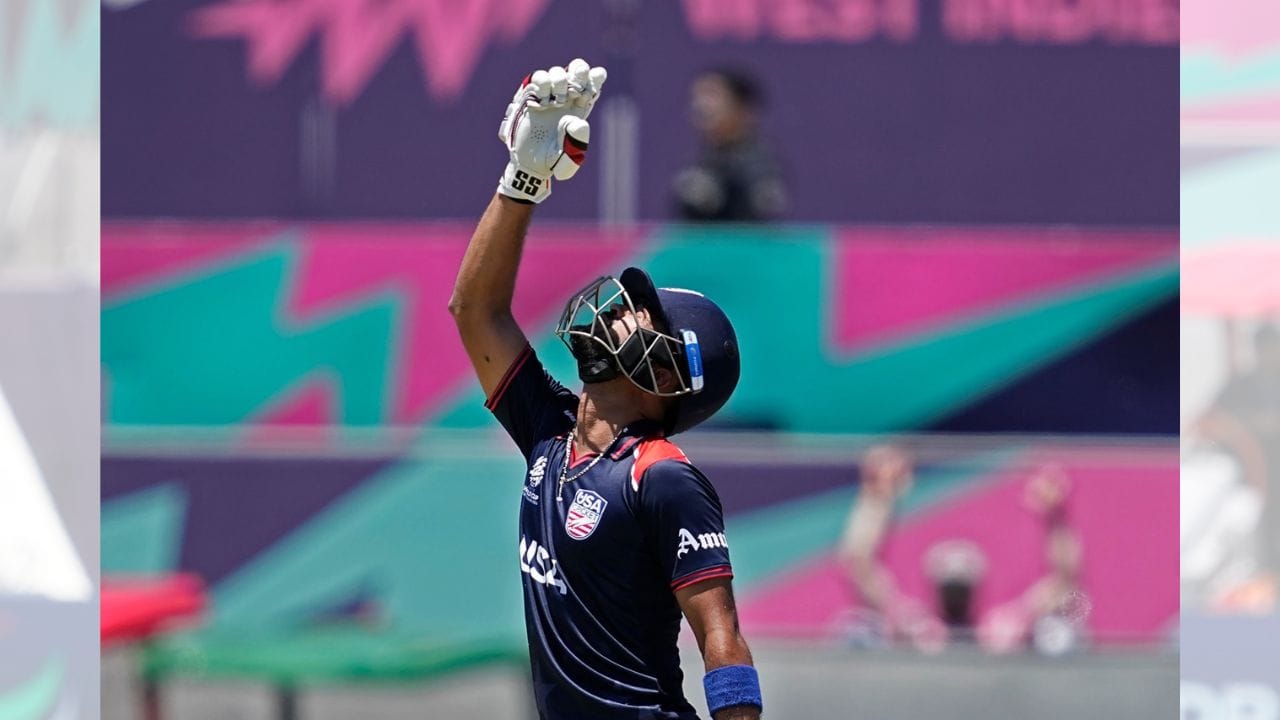 ફેબ્રુઆરી 2019માં તેમને સંયુક્ત આરબ અમીરાત સામેની શ્રેણી માટે યુનાઇટેડ સ્ટેટ્સની T20 ઈન્ટરનેશનલ ટીમમાં સ્થાન મળ્યું. આ મેચો યુએસએ દ્વારા રમાયેલી પ્રથમ T20I મેચો હતી. 15 માર્ચ 2019ના રોજ તેમણે UAE સામે T20Iમાં ડેબ્યૂ કર્યું. ત્યારબાદ એપ્રિલ 2019માં નામિબિયામાં યોજાયેલા ICC વર્લ્ડ ક્રિકેટ લીગ ડિવિઝન ટુ ટુર્નામેન્ટમાં તેમણે ભાગ લીધો, જ્યાં યુએસએ ટોપ-4માં રહ્યું અને ODI સ્ટેટસ મેળવ્યો. 27 એપ્રિલ 2019ના રોજ પાપુઆ ન્યુ ગિની સામે તેમણે ODI માં પ્રવેશ કર્યો . ( Credits: instagram )