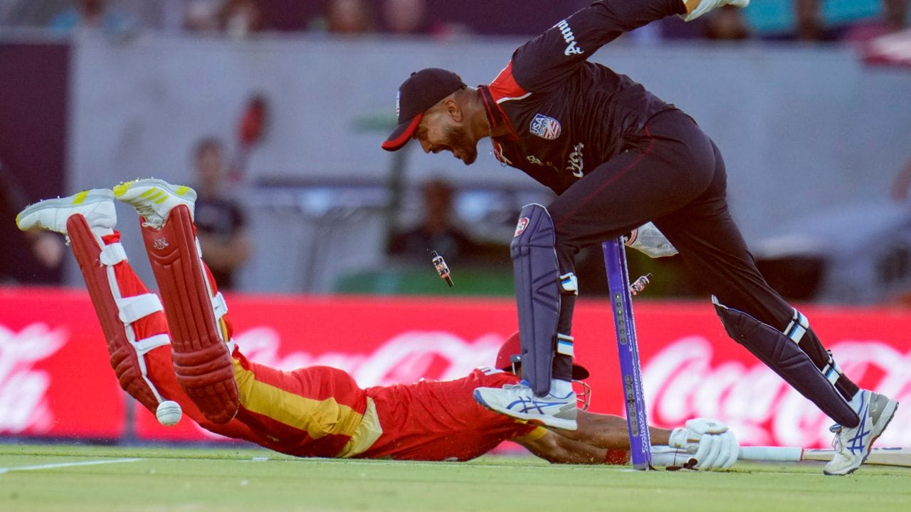 મોનાંક દિલીપભાઈ પટેલનો જન્મ 1 મે 1993ના રોજ થયો છે. તે એક ભારતીય મૂળના અમેરિકન ક્રિકેટર અને યુનાઇટેડ સ્ટેટ્સનો કેપ્ટન છે. 