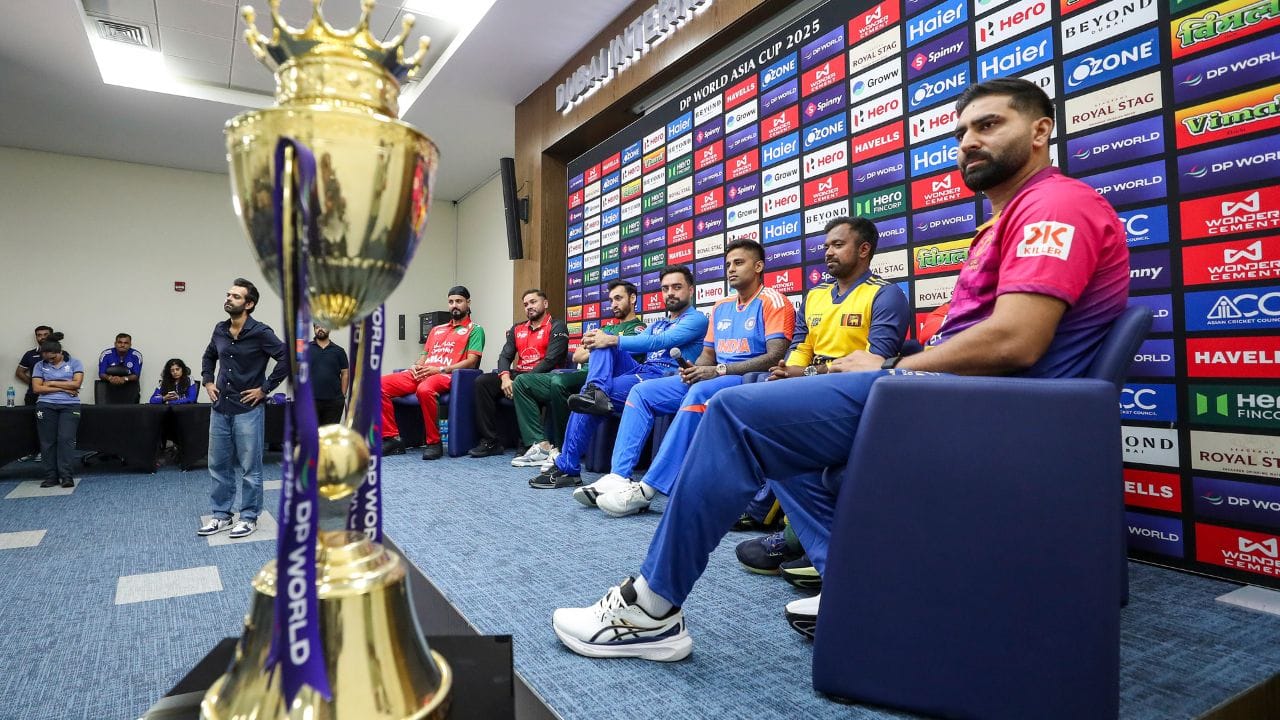 મુહમ્મદ વસીમનો જન્મ 12 ફેબ્રુઆરી 1996ના રોજ થયો છે. તે એક પાકિસ્તાનમાં જન્મેલા ક્રિકેટર છે જે સંયુક્ત આરબ અમીરાતની રાષ્ટ્રીય ક્રિકેટ ટીમ માટે રમે છે. તે UAEની T20I ટીમનો વર્તમાન કેપ્ટન અને ICC T20 રેન્કિંગમાં દેશનો સૌથી ઉચ્ચ ક્રમાંકિત બેટ્સમેન પણ છે.