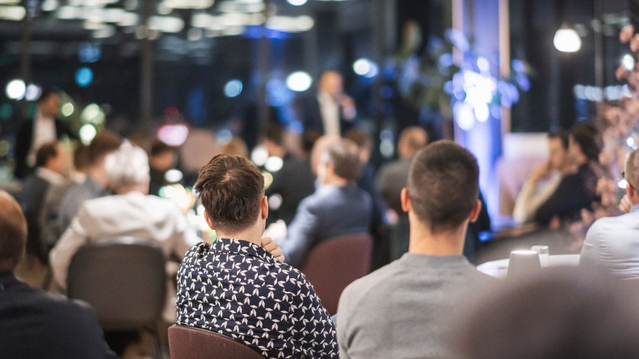 હોટેલ બિલ માટે PAN આપવાની મર્યાદા ₹50,000થી વધારીને ₹1 લાખ કરવામાં આવશે. એટલે કે, જો હોટેલ, કન્વેન્શન સેન્ટર અથવા ઇવેન્ટ મેનેજમેન્ટનું બિલ ₹1 લાખથી ઓછું હોય, તો PAN જરૂરી નહીં રહે. સાથે જ, મિલકત ખરીદી, વેચાણ અથવા ભેટના વ્યવહારો માટે PANની મર્યાદા ₹10 લાખથી વધારીને ₹20 લાખ કરવાની પણ ભલામણ કરવામાં આવી છે.