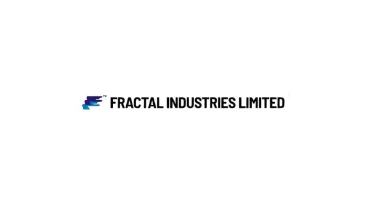 Fractal Industries IPO માટે સબ્સ્ક્રિપ્શન 16 ફેબ્રુઆરીએ શરૂ થશે અને 18 ફેબ્રુઆરીએ પૂર્ણ થશે. આ SME કેટેગરીનો બુક-બિલ્ડ IPO છે, જેનો કુલ કદ ₹49 કરોડનો છે. આ ઇશ્યૂ સંપૂર્ણપણે નવો છે અને તેમાં 0.23 કરોડ શેરનો સમાવેશ થાય છે. IPO માટે પ્રાઇસ બેન્ડ ₹205 થી ₹216 પ્રતિ શેર નક્કી કરવામાં આવ્યો છે. ફિનાક્સ કેપિટલ એડવાઇઝર્સ પ્રાઇવેટ લિમિટેડ આ ઇશ્યૂના બુક-રનિંગ લીડ મેનેજર છે, જ્યારે કેફિન ટેક્નોલોજીસ લિમિટેડ રજિસ્ટ્રાર છે.