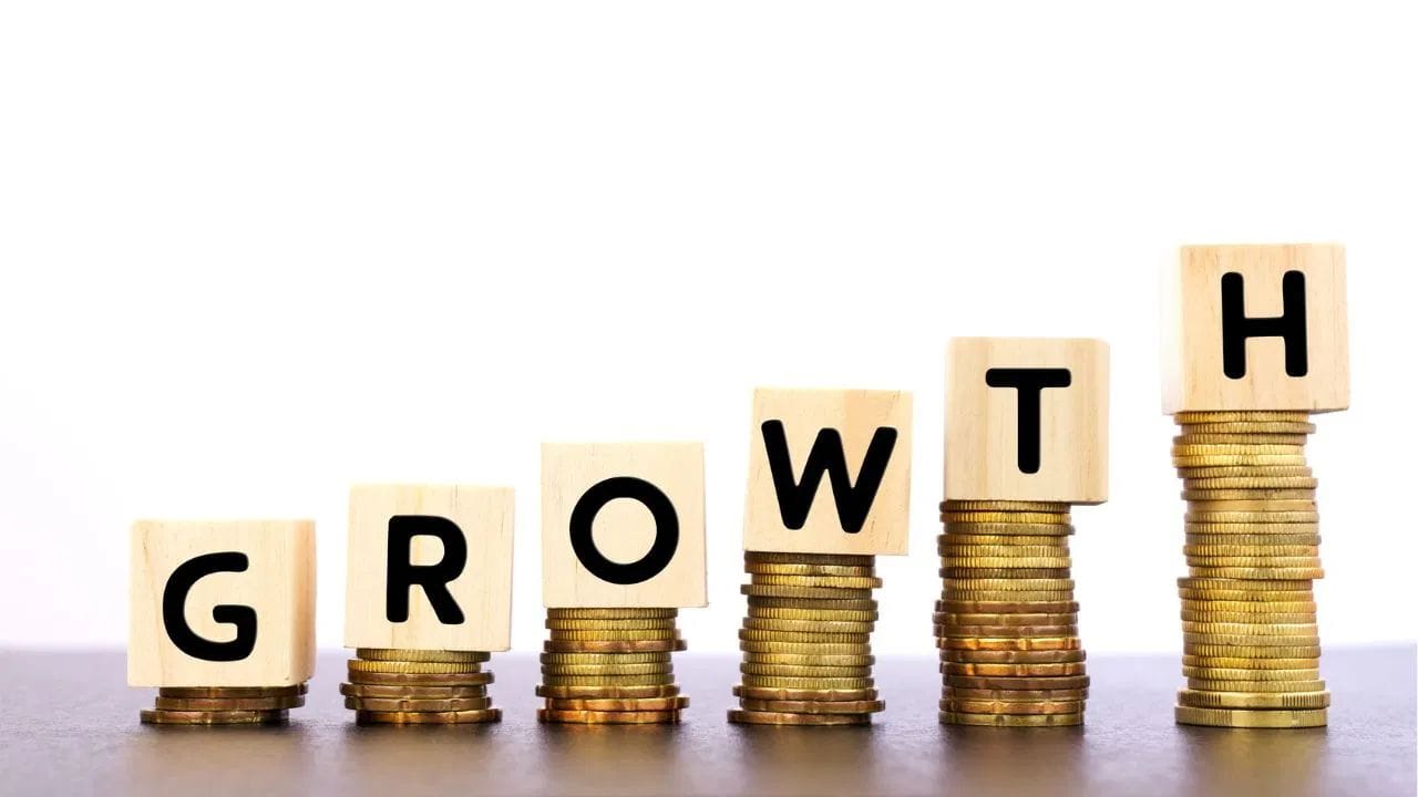 એબ્સોલ્યુટ રિટર્ન કોઈ ચોક્કસ સમયગાળામાં થયેલા કુલ નફા અને નુકસાનને દર્શાવે છે. તે ટૂંકાગાળાના એટલે કે ત્રણ વર્ષથી ઓછા સમય માટે ફંડનું વળતર જાણવા માટે યોગ્ય છે. ફંડ્સ ઈન્ડિયાના સિનિયર મેનેજર (રિસર્ચ) જિરલ મહેતાએ જણાવ્યું હતું કે, "એબ્સોલ્યુટ રિટર્ન શરૂઆતથી અંત સુધીના કુલ વળતરને ટકાવારીમાં દર્શાવે છે. આમાં વળતરનો વાર્ષિક દર હોતો નથી. તે એક વર્ષ જેવા ટૂંકાગાળામાં ફંડનું પ્રદર્શન જાણવા માટે સચોટ છે."