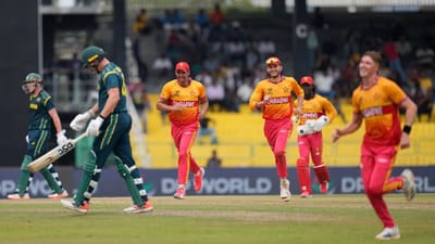 T20 વર્લ્ડ કપ 2026 માં ઓસ્ટ્રેલિયાની સફર ગ્રુપ સ્ટેજમાં જ સમાપ્ત થઈ ગઈ છે. ઝિમ્બાબ્વે અને આયર્લેન્ડ વચ્ચેની મેચ વરસાદને કારણે રદ થયા બાદ ઓસ્ટ્રેલિયાની સુપર-8માં જવાની આશાઓ પર પાણી ફરી વળ્યું છે.