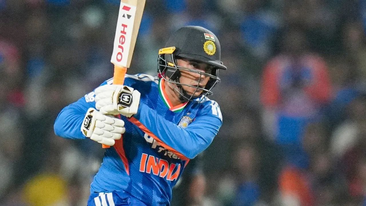 ત્રણેય મેચમાં તે શૂન્ય (ડક) પર આઉટ થયો છે, જે ટીમ માટે એક ચિંતાનો સવાલ છે. અભિષેકના આ ખરાબ પ્રદર્શનને જોયા બાદ ઘણા લોકોના મનમાં સવાલ થઈ રહ્યો છે કે, શું અભિષેકને પ્લેઈંગ-XI માંથી પડતો મૂકવામાં આવશે કે દક્ષિણ આફ્રિકા સામેની મેચમાં તેને વધુ એક તક મળશે? જો કે, આ સવાલનો જવાબ ટીમ ઇન્ડિયાના બોલિંગ કોચ મોર્ને મોર્કલે પ્રેસ કોન્ફરન્સમાં આપ્યો હતો.