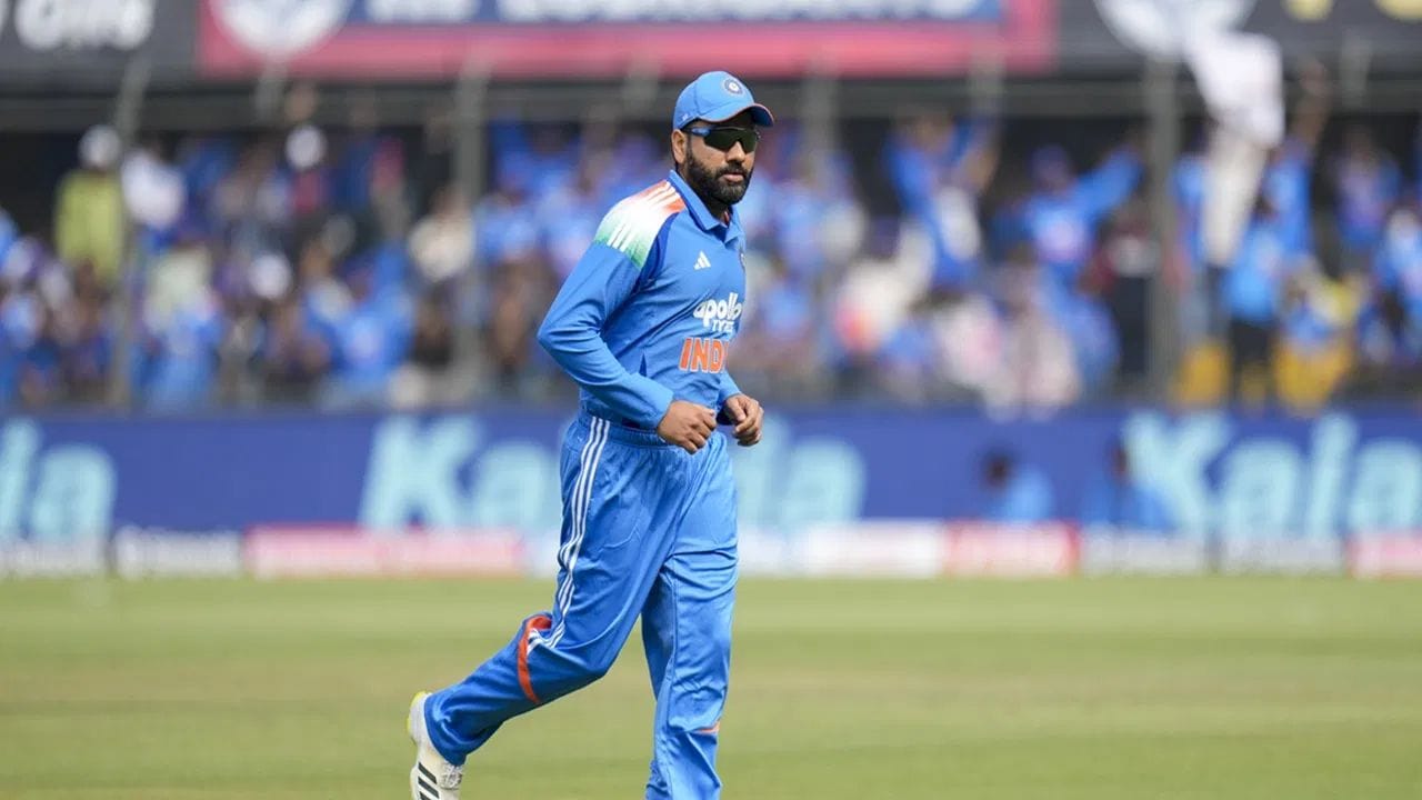 રોહિત શર્મા 3 ફોર્મેટમાંથી બે ફોર્મેટને અલવિદા કહી ચૂક્યો છે. તે ટેસ્ટ અને T20 આંતરરાષ્ટ્રીય ક્રિકેટમાંથી નિવૃત્તિ લઈ ચૂક્યો છે. હવે રોહિત શર્મા માત્ર એક જ ફોર્મેટ એટલે કે વન-ડે ટીમનો હિસ્સો છે, તેથી તેના ભવિષ્ય પર સવાલો ઉઠતા રહે છે. એવામાં હવે આનો જવાબ ખુદ રોહિતે આપ્યો છે.