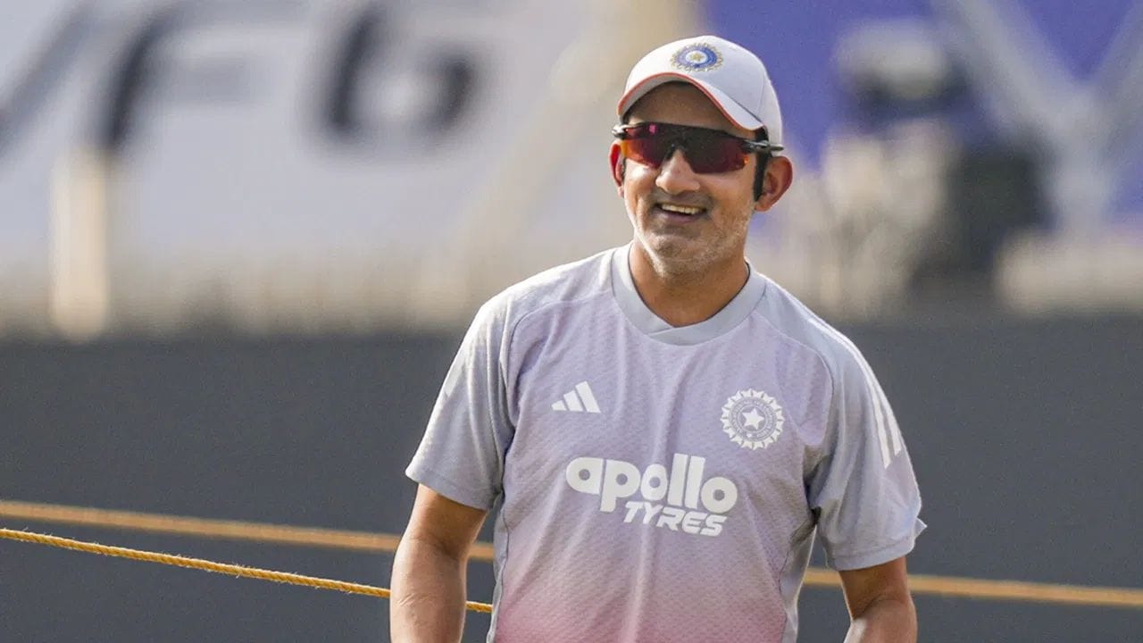 સ્વાભાવિક છે કે, જો ગૌતમ ગંભીર રાજસ્થાન રોયલ્સની આ ઓફર સ્વીકારે છે, તો તેણે પહેલા ટીમ ઈન્ડિયાના કોચ પદ પરથી રાજીનામું આપવું પડશે. ન્યૂઝ રિપોર્ટમાં ગૌતમ ગંભીર સાથે જોડાયેલા સૂત્રોના હવાલેથી કહેવામાં આવ્યું છે કે, તેઓ ટીમ ઈન્ડિયાના કોચ પદ માટે પ્રતિબદ્ધ છે. સૂત્રોએ રાજસ્થાન રોયલ્સ તરફથી મળેલી ઓફર પર કોઈ પણ ટિપ્પણી કરવાનો ઇનકાર કરી દીધો છે.