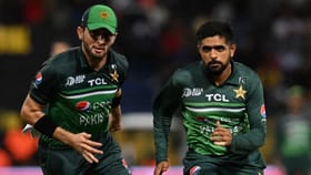 આફ્રિદી પાકિસ્તાન ટીમમાંથી બહાર, બચી ગયો બાબર