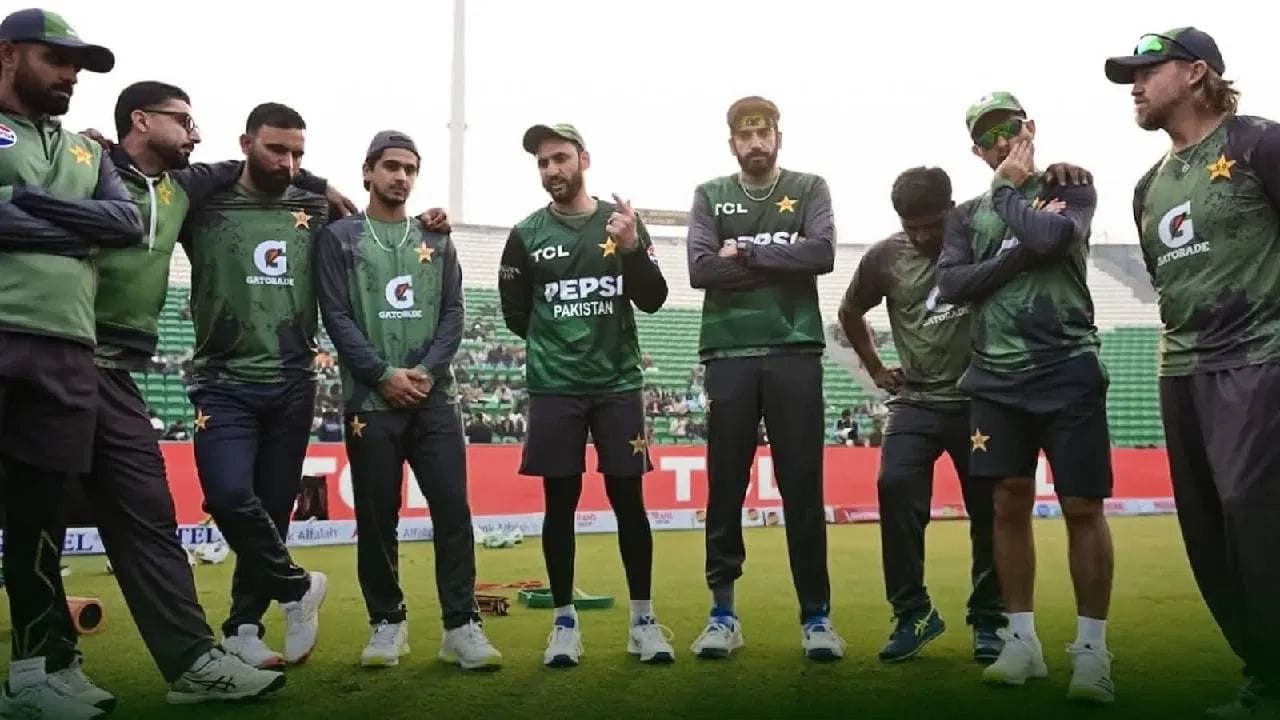 પાકિસ્તાની મીડિયા રિપોર્ટ્સ અનુસાર, ICC એ બંને ટીમો વચ્ચે સુપર 8 મેચ માટે એક નવી પિચ તૈયાર કરી છે, અને આનાથી ઈંગ્લેન્ડને મોટો ફાયદો મળી શકે છે. તેથી, જો પાકિસ્તાન આ મેચ હારી જાય છે, તો તેઓ T20 વર્લ્ડ કપમાંથી બહાર થઈ જશે.