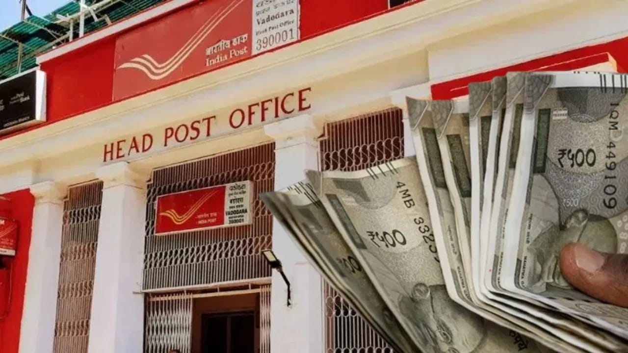 પોસ્ટ ઓફિસ RD યોજના એક એવી બચત યોજના છે, જેમાં નિયમિત માસિક રોકાણ દ્વારા સારી વ્યાજ કમાણી કરી શકાય છે. 18 વર્ષ કે તેથી વધુ ઉંમરના કોઈપણ વ્યક્તિ તેમના નજીકની પોસ્ટ ઓફિસમાં આ યોજના હેઠળ ખાતું ખોલી શકે છે. આ યોજના સુરક્ષિત છે અને લાંબા ગાળે મજબૂત નાણાકીય આધાર ઉભો કરવામાં મદદરૂપ બને છે.