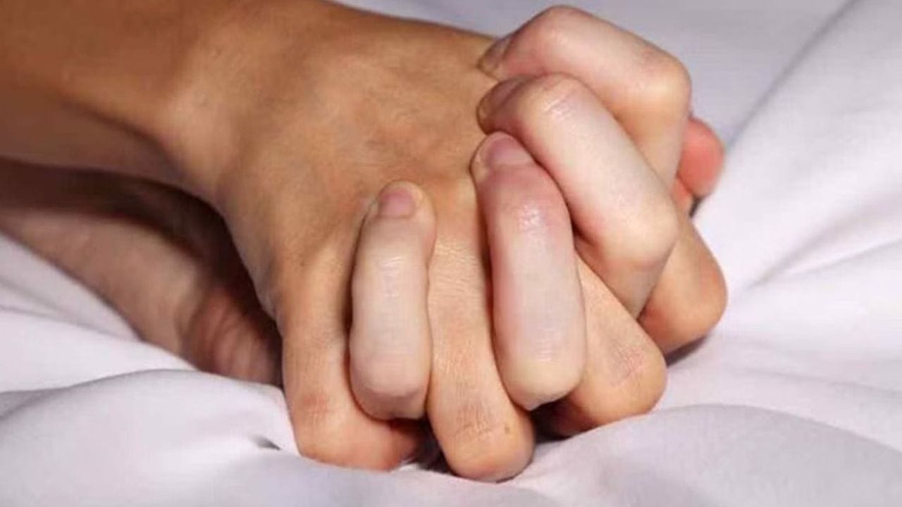 ફરિયાદીના જણાવ્યા મુજબ, તેણે પાછળથી ખબર પડી કે આરોપી પહેલાથી જ પરિણીત છે. સુનાવણી દરમિયાન, કોર્ટે ફરિયાદીને તેમના લગ્ન પહેલા દુબઈ જવા અંગે પ્રશ્ન કર્યો, અને કહ્યું કે બંને લગ્ન કરવાનું આયોજન કરી રહ્યા હતા. ન્યાયાધીશ નાગરત્નાએ ટિપ્પણી કરી કે જો મહિલા લગ્ન પ્રત્યે ગંભીર હતી તો તેણે લગ્ન પહેલા આરોપી સાથે ન જવું જોઈએ.
