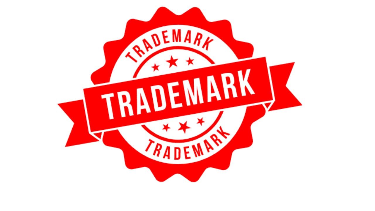 ટ્રેડમાર્ક ક્યાં કામ આવે છે?- બ્રાન્ડ પ્રોટેક્શન: ટ્રેડમાર્ક તમને કાનૂની હક્ક આપે છે કે તમારી બ્રાન્ડની નકલ ન થાય. બિઝનેસ વેલ્યુ વધારવા: નોંધાયેલ ટ્રેડમાર્ક કંપનીની વિશ્વસનીયતા અને માર્કેટ વેલ્યુ વધારે છે. કાનૂની કાર્યવાહી માટે આધાર: જો કોઈ તમારી બ્રાન્ડનો ગેરઉપયોગ કરે, તો તમે કોર્ટમાં કાર્યવાહી કરી શકો છો. યુનિક ઓળખ: ગ્રાહકો માટે તમારી પ્રોડક્ટ અથવા સર્વિસને ઓળખવી સરળ બને છે.
