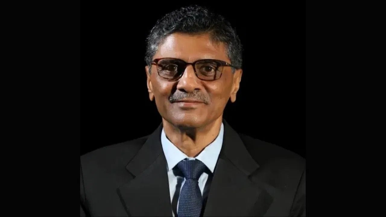 અશ્વિનભાઈ દેસાઈ એથર ઇન્ડસ્ટ્રીઝના સ્થાપક છે, જે સ્પેશિયલિટી કેમિકલ્સ ક્ષેત્રમાં અગ્રણી કંપની ગણાય છે. ફાર્માસ્યુટિકલ અને કેમિકલ ઉદ્યોગ માટે જરૂરી ઉચ્ચ ગુણવત્તાવાળા ઉત્પાદનોના ઉત્પાદન દ્વારા એથર ઇન્ડસ્ટ્રીઝે વૈશ્વિક બજારમાં પોતાનું સ્થાન મજબૂત બનાવ્યું છે. અશ્વિનભાઈ દેસાઈની વ્યાવસાયિક દૃષ્ટિએ સુરતને કેમિકલ ઉદ્યોગમાં નવી ઓળખ આપી છે.