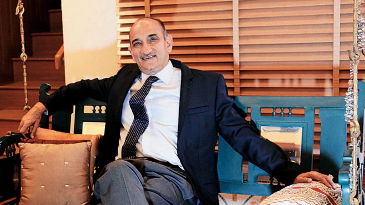 ભદ્રેશ શાહ : AI એ એન્જિનિયરિંગના સ્થાપક ભદ્રેશ શાહ ઔદ્યોગિક મશીનરી ક્ષેત્રે અગ્રણી ઉદ્યોગપતિ છે. તેમની કંપની વૈશ્વિક બજારમાં સ્પર્ધાત્મક સ્થાન ધરાવે છે. મેન્યુફેક્ચરિંગ ક્ષેત્રમાં તેમના યોગદાનને કારણે તેઓ ગુજરાતના ટોચના પાંચ સૌથી ધનિક લોકોમાં સ્થાન મેળવે છે.