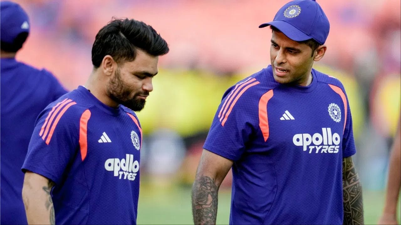 અહેવાલો અનુઅહેવાલો અનુસાર, 2026 ના T20 વર્લ્ડ કપ દરમિયાન રિંકુ સિંહના અચાનક ઘરે પાછા ફરવાનું કારણ તેના પિતા સાથે સંબંધિત છે. સાર, 2026 ના T20 વર્લ્ડ કપ દરમિયાન રિંકુ સિંહના અચાનક ઘરે પાછા ફરવાનું કારણ તેમના પિતા સાથે સંબંધિત છે. 