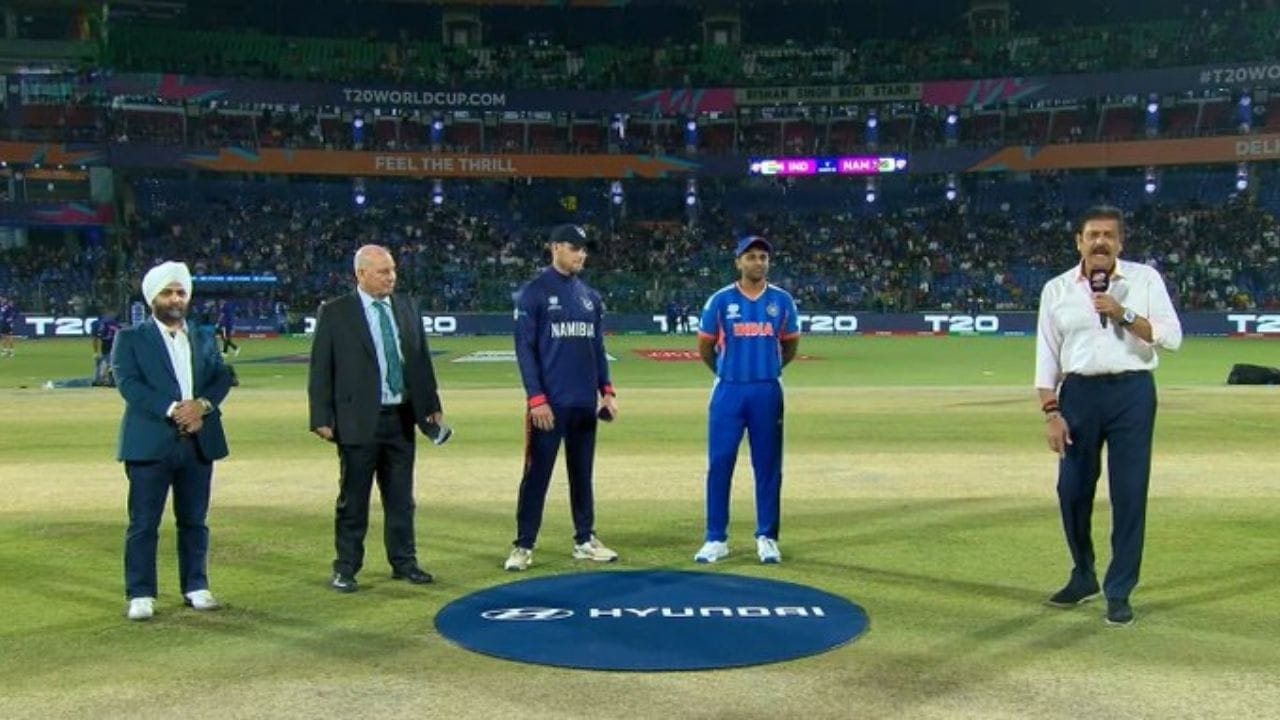 15 ફેબ્રુઆરીએ પાકિસ્તાન સામેની મેચમાં સંજુ સેમસનને ફરી એક તક મળી શકે છે. અભિષેક શર્માની તબિયત હજુ સંપૂર્ણ રીતે સુધરી નથી. નામિબિયા સામે ટોસ સમયે Suryakumar Yadav એ જણાવ્યું હતું કે અભિષેક હજી ફિટ નથી અને આગામી મેચ પણ ચૂકી શકે છે. આવી સ્થિતિમાં સેમસન માટે પોતાને સાબિત કરવાની વધુ એક તક બની શકે છે.(All Image - BCCI)